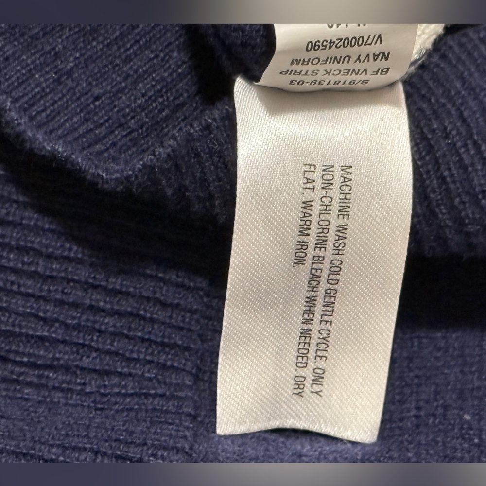 Gap size L V-Neck sweater, navy/cream stripe. GUC - Picture 4 of 7